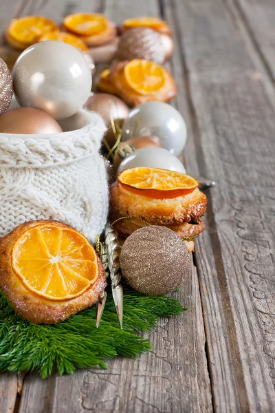 Christmas cookies with tangerine background — Stock Photo, Image