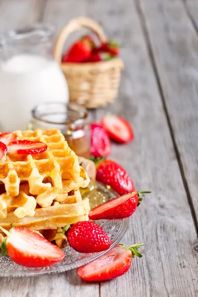 Waffles with strawberry abd honey — Stock Photo, Image