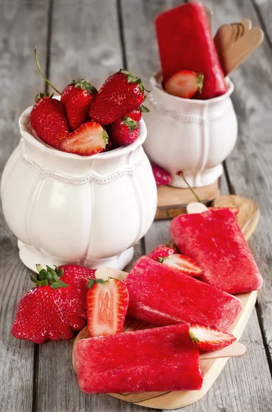 草莓冰棒 — 图库照片