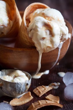 Tuzlu karamel dondurma