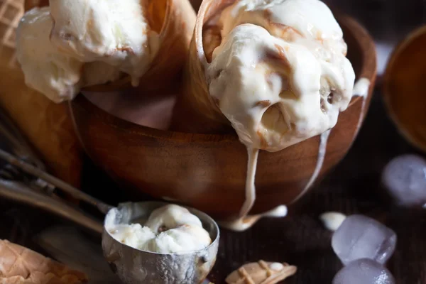 Tuzlu karamel dondurma — Stok fotoğraf