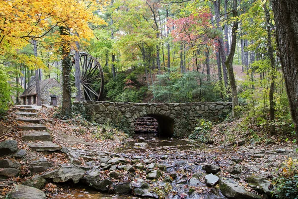 Estructura mágica en el otoño — Foto de Stock