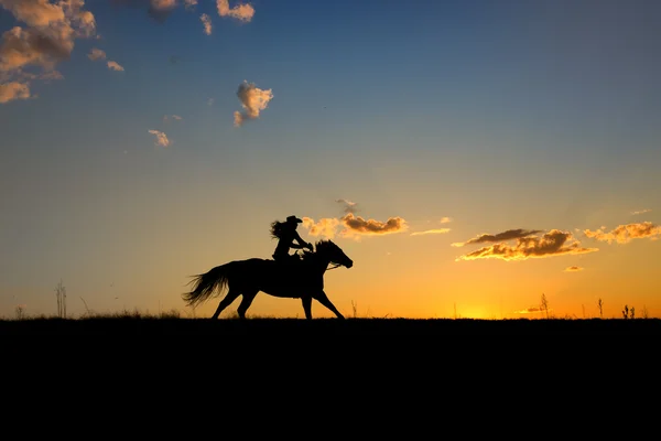 Cowgirl på flykt — Stockfoto