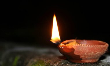 Diwali (ışık festivali) Hint geleneksel ve ruhsal festivali kış mevsiminde.