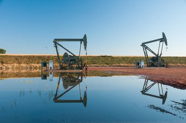 Twin pump jack — стоковое фото