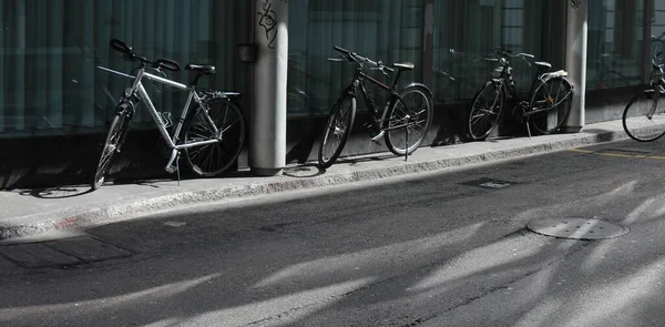 City Street Detail Parked Bycicles — Stock Photo, Image