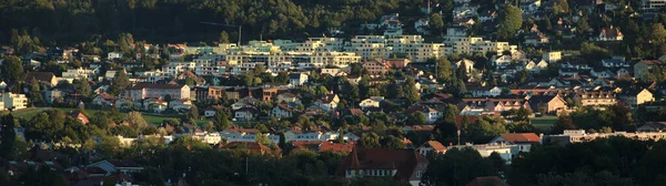 Panoramiczny Widok Wioskę Nad Jeziorem — Zdjęcie stockowe