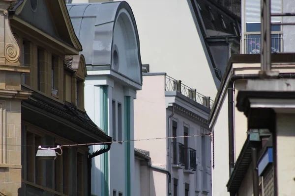 Eine Reihe Von Dächern Von Stadthäusern — Stockfoto