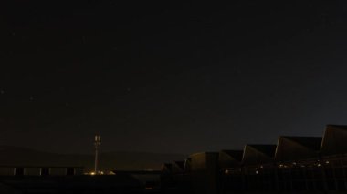 Bir Fabrika Binası Üzerinde Gece Gökyüzü