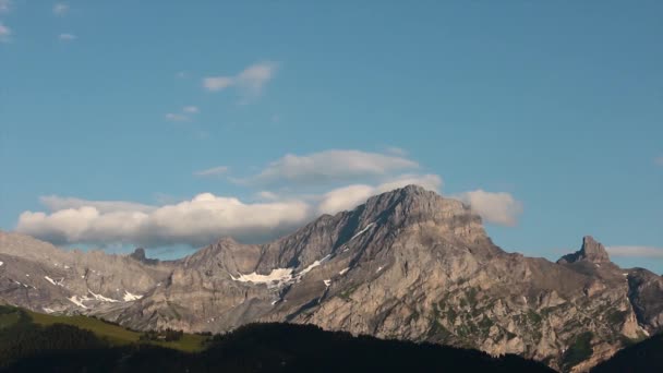 ภูเขาและเมฆ — วีดีโอสต็อก