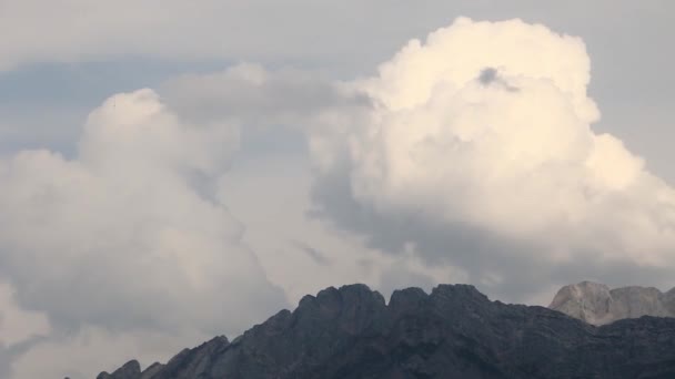 Góry i chmury — Wideo stockowe