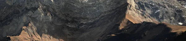 Vista Panorâmica Uma Parede Montanha Com Cumes Adjacentes — Fotografia de Stock