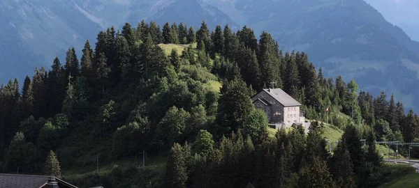 Alpine Landschap Met Heuvel Huis — Stockfoto