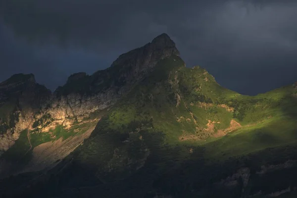 Berggipfel Sonnenuntergang — Stockfoto