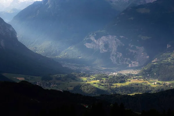 Uitzicht Een Alpine Vallei Zomer — Stockfoto