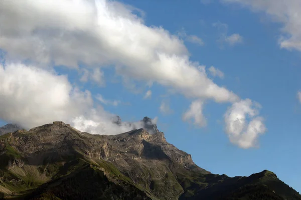 Альпійський Пейзаж Горою Хмарами — стокове фото