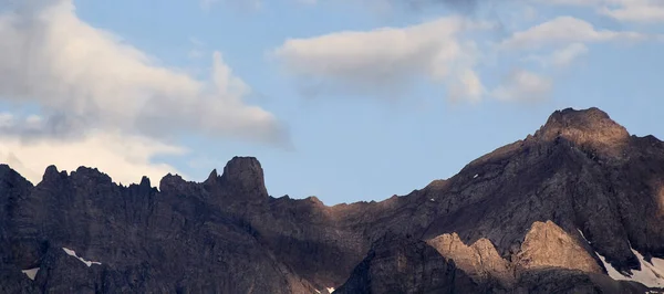 Vue Panoramique Sur Chaîne Montagnes Les Nuages — Photo