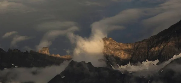 Деталь Формування Каменів Хмарою Під Час Заходу Сонця — стокове фото