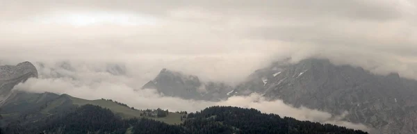 Paesaggio Alpino Con Tempo Nuvoloso — Foto Stock