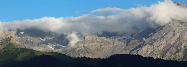 Вид Лісовий Хребет Гірську Стіну Хмарами Влітку — стокове фото