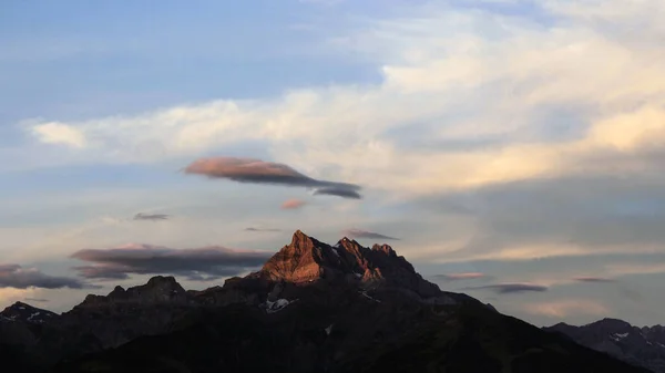 Uitzicht Een Berg Wolken — Stockfoto