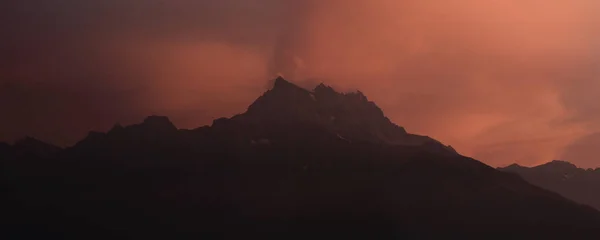 Sylwetka Góry Świetle Zachodu Słońca — Zdjęcie stockowe