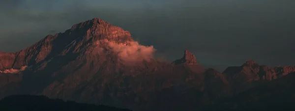 Vetta Montagna Nella Luce Del Tramonto — Foto Stock