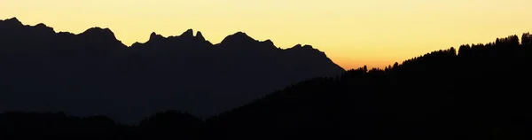 Vue Panoramique Sur Une Chaîne Montagnes Coucher Soleil — Photo