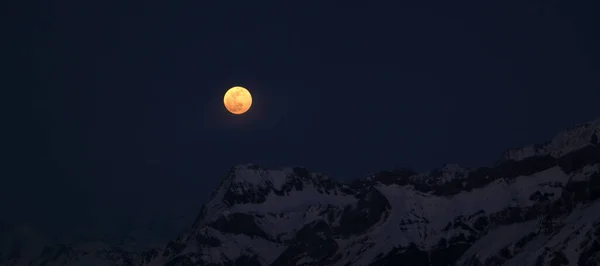 Paesaggio Montano Notturno Con Luna Nascente — Foto Stock