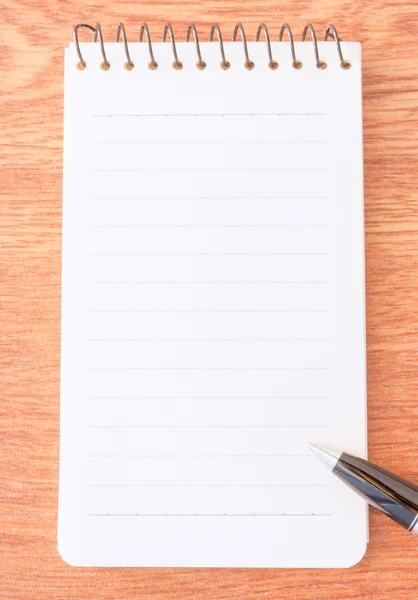 Not kağıt üzerinde siyah kalem