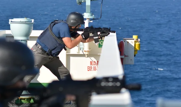 OPEN SEA / ON BOARD A SHIP / INDIAN OCEAN - JANUARY 28, 2015. Exercise of Armed Piracy Security Team on board of ship. — Stock Photo, Image