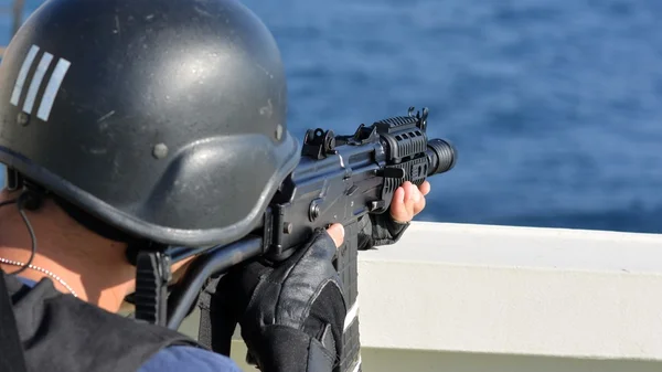 OPEN SEA / ON BOARD A SHIP / INDIAN OCEAN - JANUARY 28, 2015. Exercise of Armed Piracy Security Team on board of ship. — Stock Photo, Image