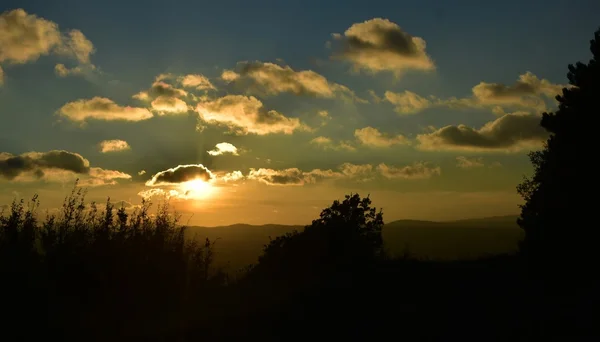 Pôr do sol de outono nas montanhas — Fotografia de Stock