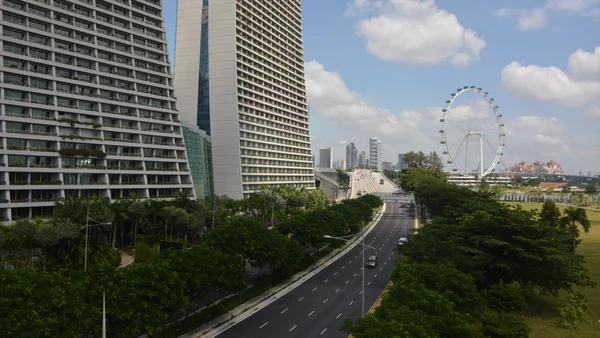 Hotel Marina Bay Sands e a estrada para o Flyer em Cingapura — Fotografia de Stock