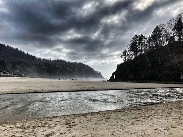 Okyanus Üzerinde Fırtına Tepeleri