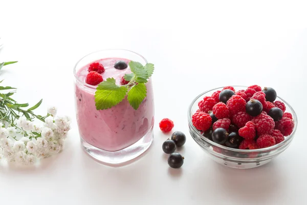 Yogurt with raspberries — Stock Photo, Image