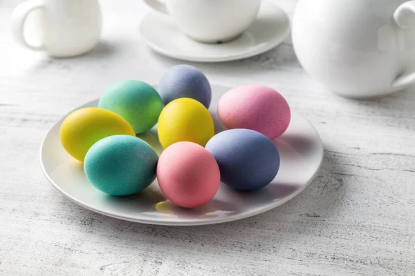 Feliz Pascua Huevos Colores Tradicionales Sobre Fondo Madera Copiar Espacio — Foto de Stock