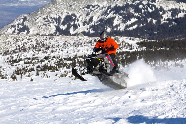 Idrottare på snöskoter — Stockfoto