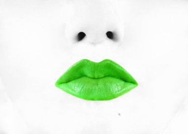 beyaz zemin üzerine yeşil dudaklar