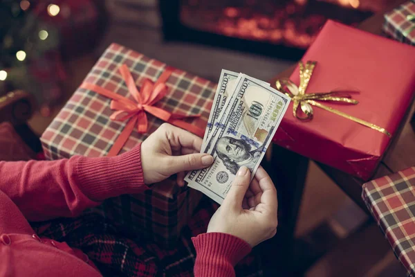 Woman Counting American Dollars Planning Sitting Christmas Tree Fireplace Packing — Stock Photo, Image