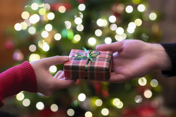 Man Giving Christmas New Year Gift Box Woman Christmas Tree — Fotografia de Stock