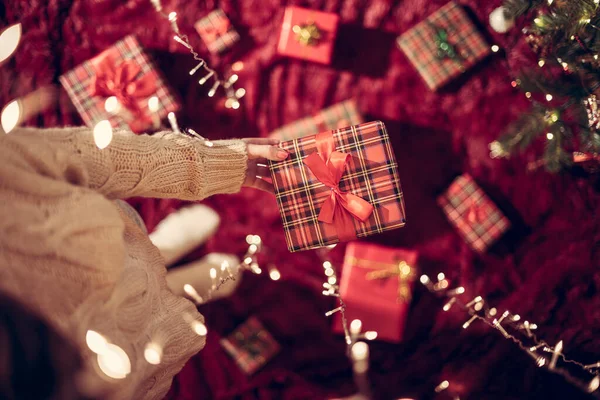 Woman Hand Holding Out Gift Box Glowing Garland Christmas Top — Stock Photo, Image