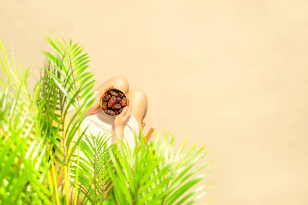 Woman Straw Hat Sitting Coconut Palm Tree Branches Holding Hand — Stock Photo, Image