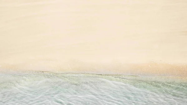 热带沙滩上的海景与海景 海洋海岸线 无人机照片 — 图库照片