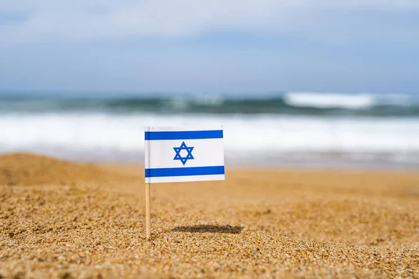 Drapeau Israël Forme Cure Dents Dans Sable Plage Face Vague — Photo