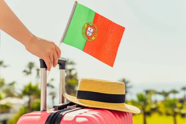 Mujer Con Maleta Rosa Sombrero Bandera Portugal Pie Escalera Pasajeros —  Fotos de Stock