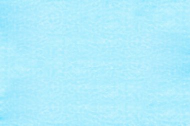 Yüzme havuzunda mavi şeffaf su yüzeyi. Yatay havuz geçmişi. Hava, İHA görünümü