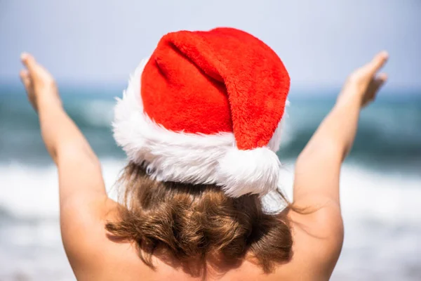 Christmas Sea Holiday Back View Happy Woman Santa Hat Showing — Stock Photo, Image