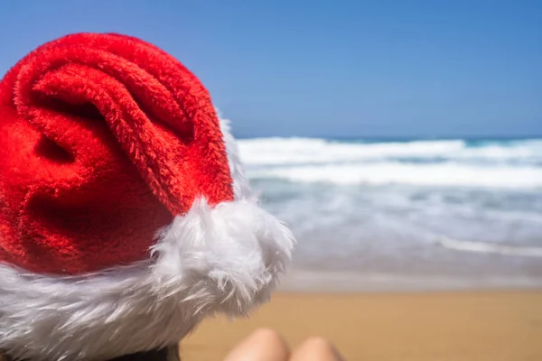 Christmas Sea Holiday Woman Santa Hat Relaxing Paradise Beach Island — Stock Photo, Image