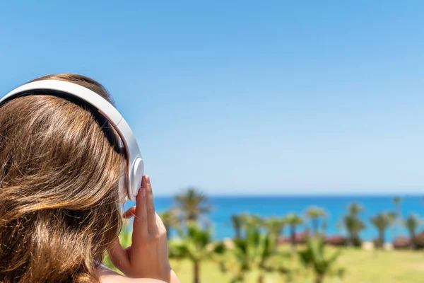 Alone Woman Beach Headphones Listen Music Looking Sea Palm Trees — Stock Photo, Image